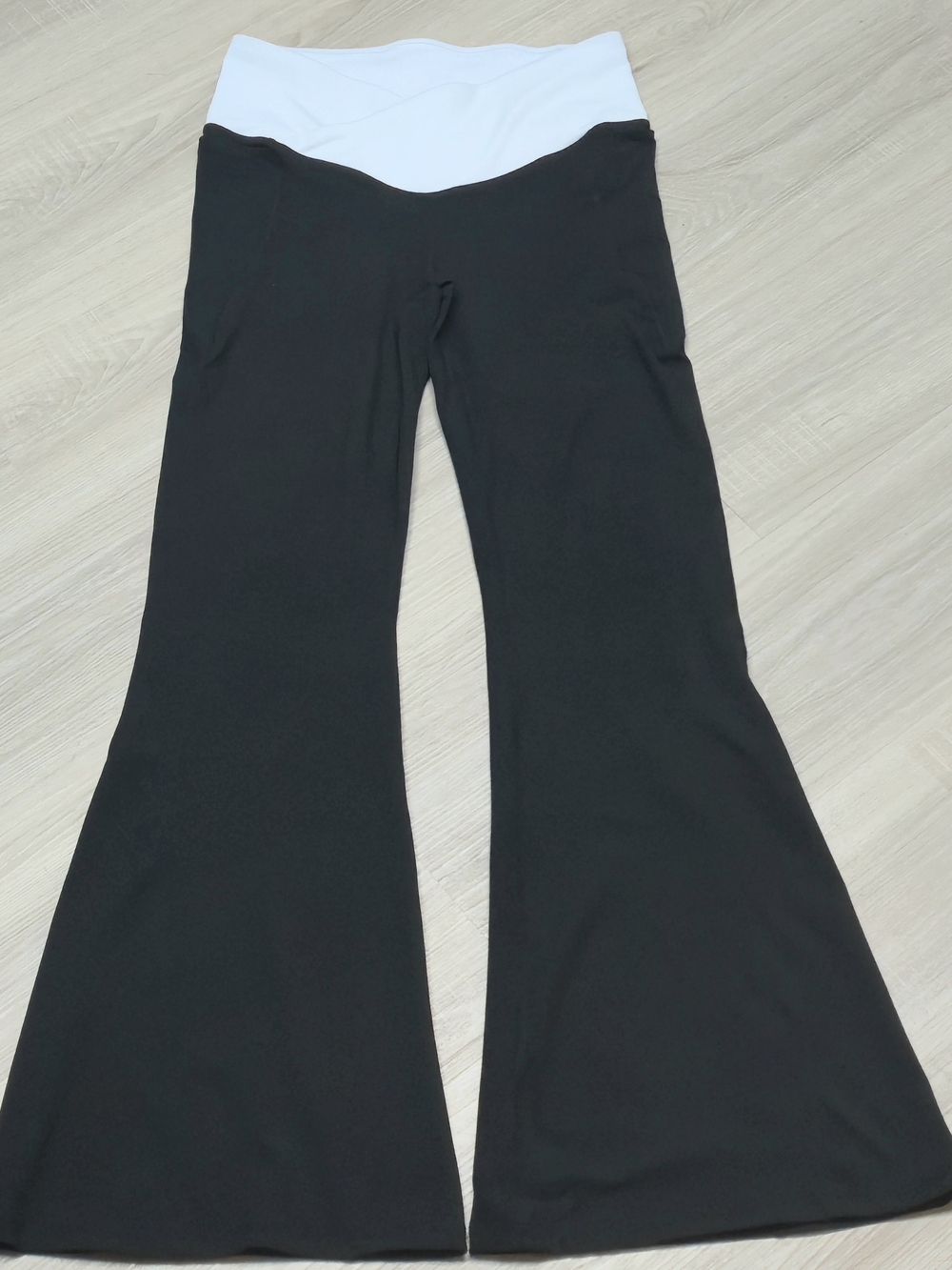Fabletics Oasis PureLuxe High-Waisted Crossover Flare Leggings Woth Pockets